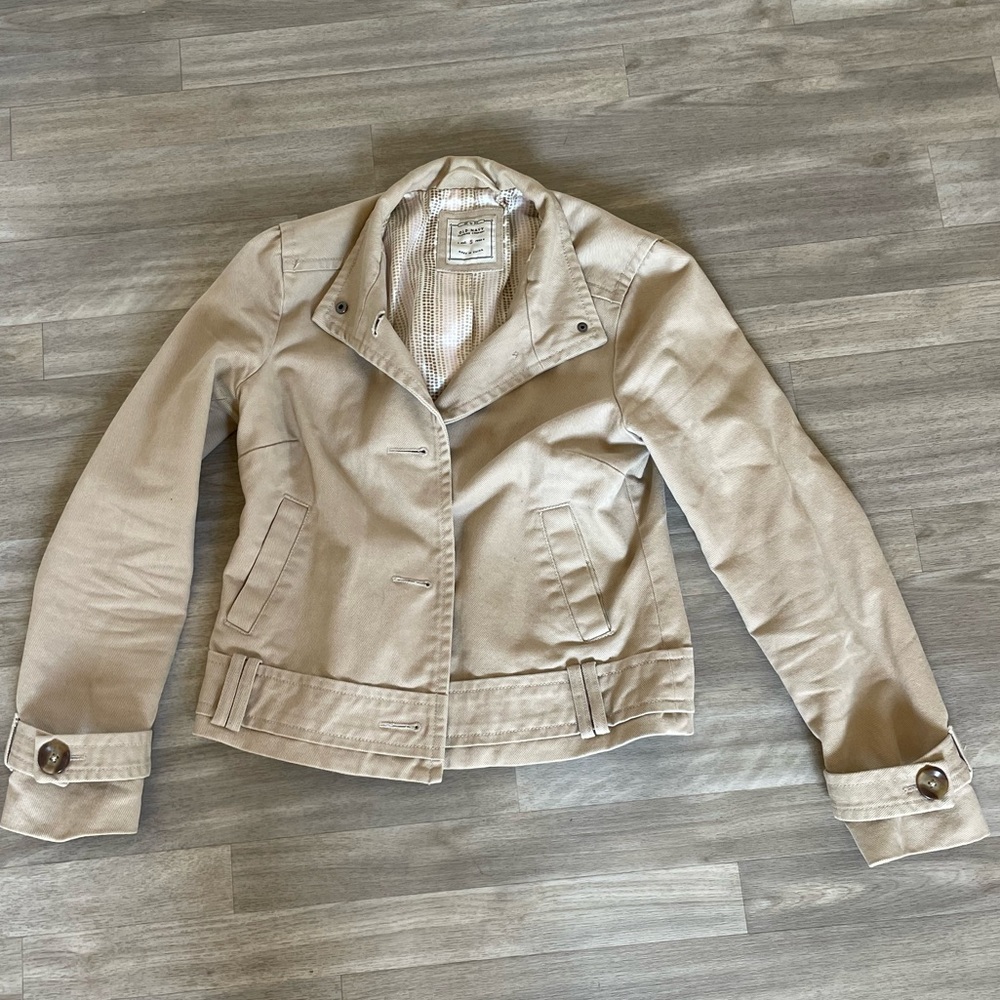 Perfect for shoulder seasons - Sweet Old Navy jacket with a surprise lining!